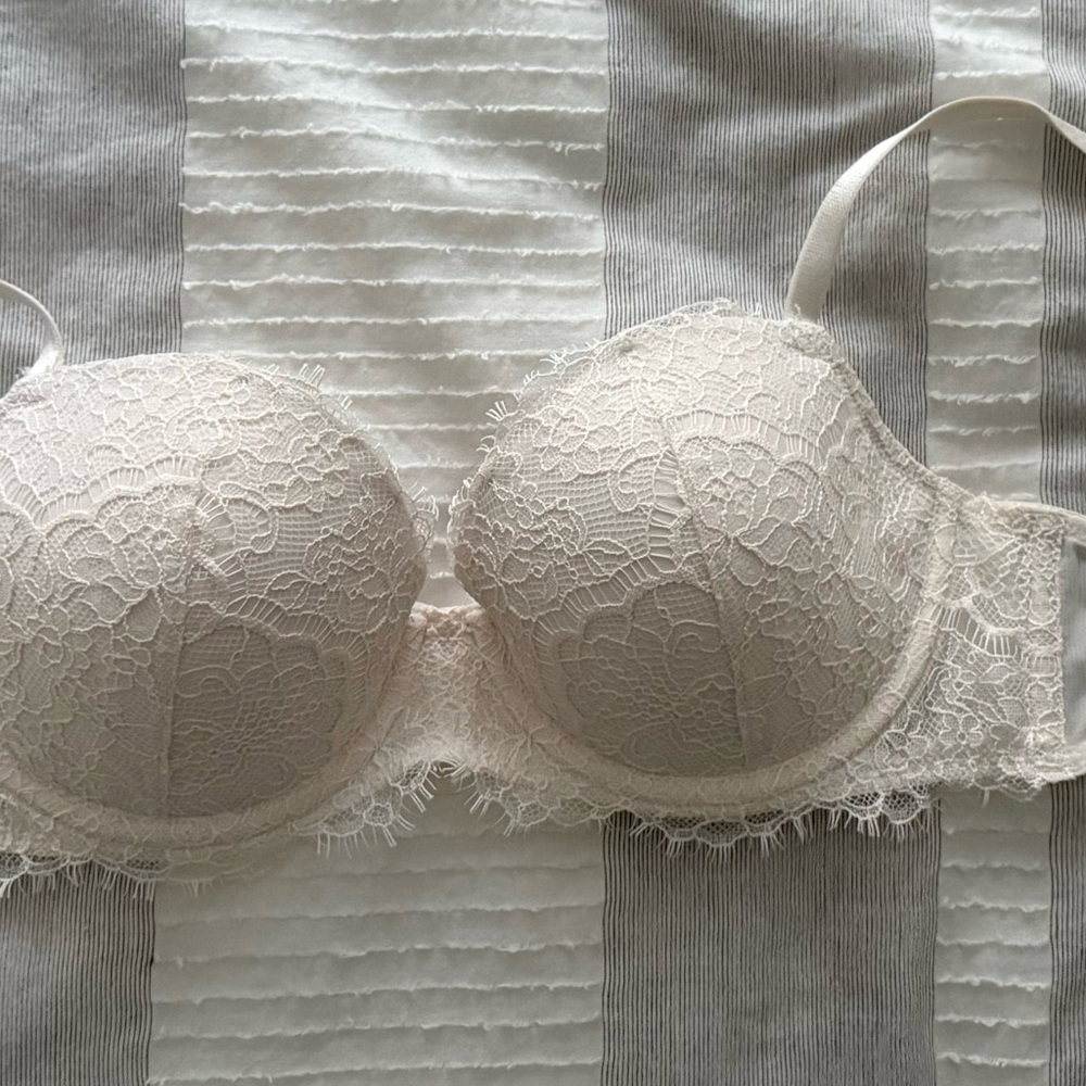 Victoria's Secret Cream Lace Bra Intimates size 34C